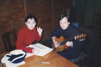 Оксана и Сергей Бильченко - Поготовка к выступлению в г.Бельцы. Февраль 2004.